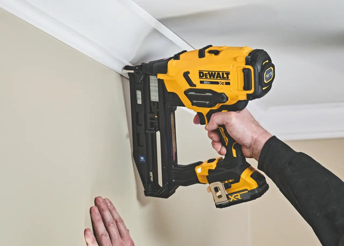 Dewalt DCN220B 20V XR Straight Finish Nailer 16-Gauge