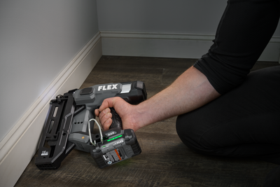 FLEX FX4321-1A 24V 16GA Straight Nailer 2.5Ah Kit