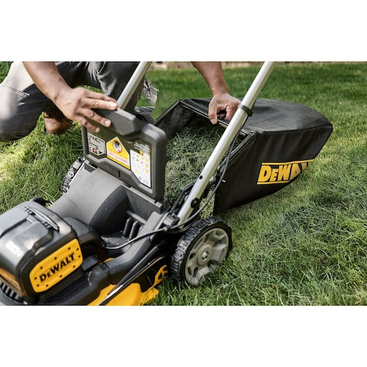 DEWALT DCMWSP650Y2-CA 60V MAX* Cordless Brushless RWD, Self Propelled Mower Kit