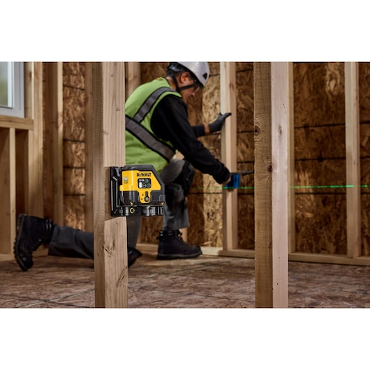 DEWALT DCLE14201GB Rechargeable Green Cross Line Laser Kit