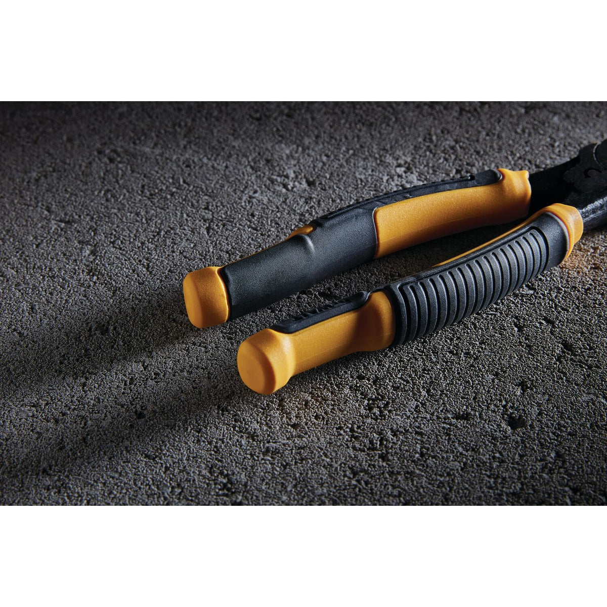 Dewalt DWHT82792 Construction Linemans Plier 9 in.