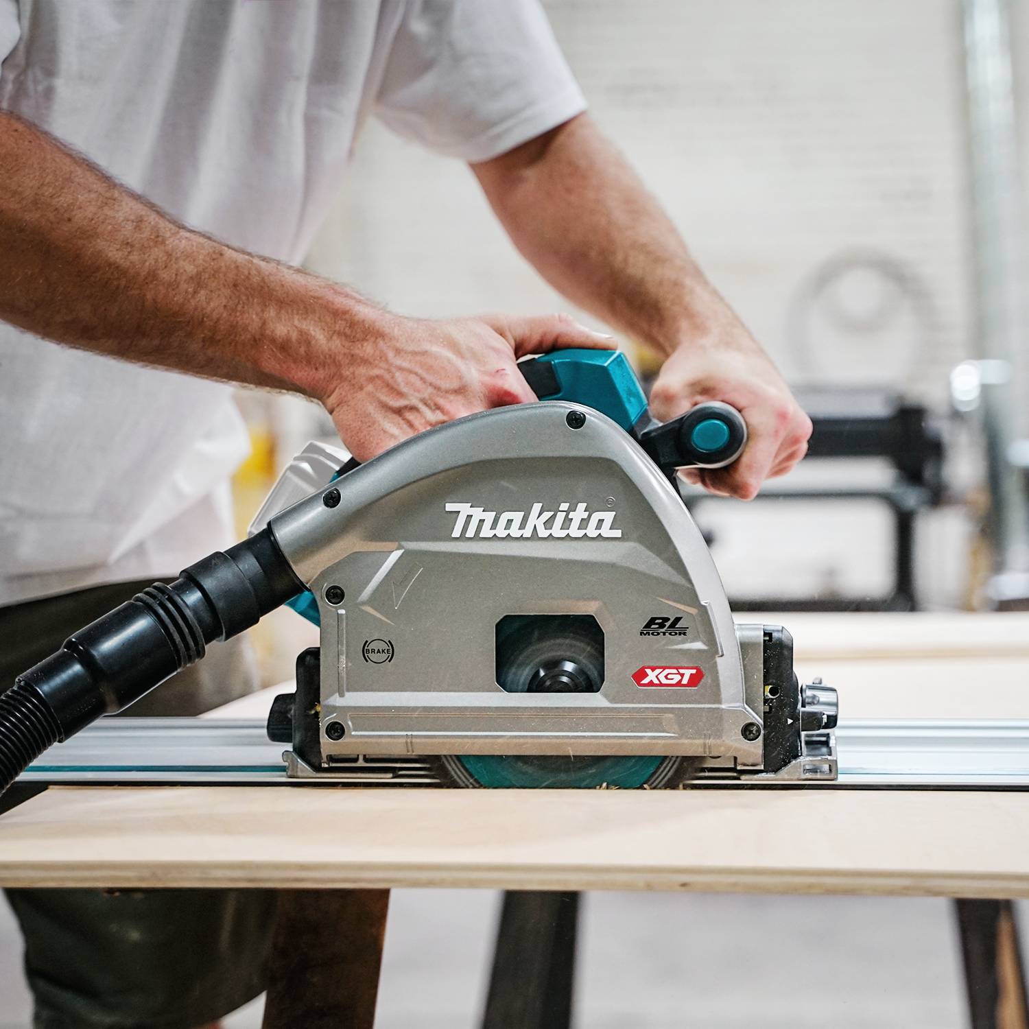 MAKITA SP001GZ05 40Vmax XGT Brushless Plunge Cut Circular Saw with AWS, Rail (Tool Only)