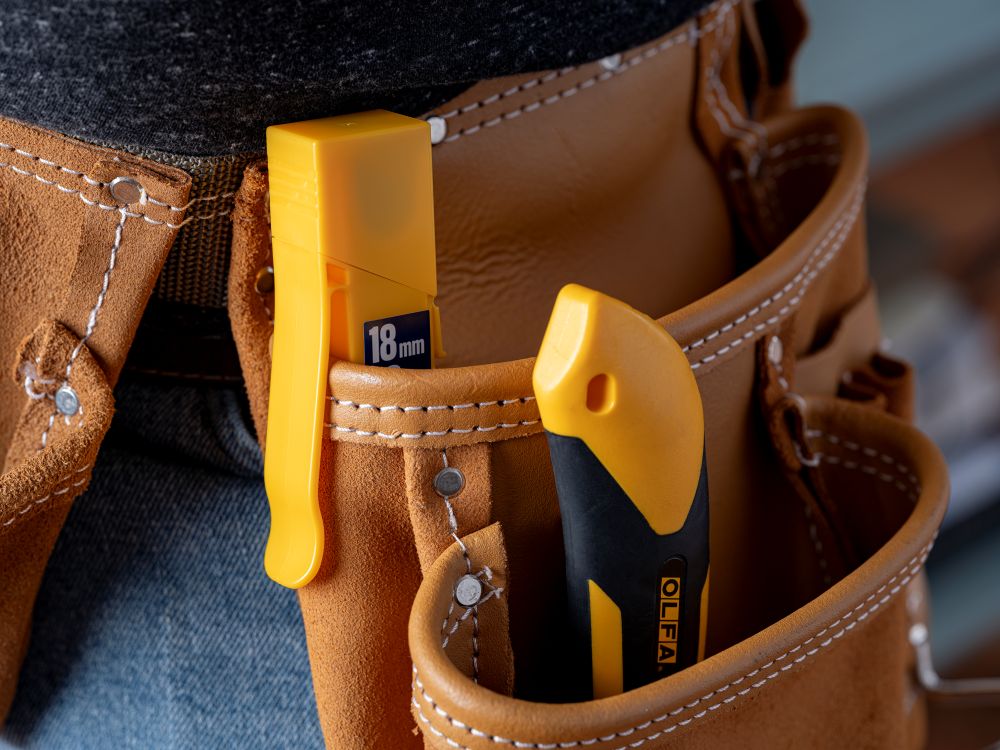 Olfa Snap Off Knife Blades 18mm 30 Pack w/Clip On Case