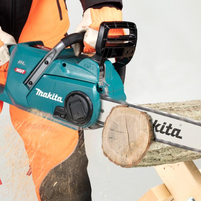 MAKITA UC016GT101 40Vmax XGT Brushless 16 in. Rear Handle Chainsaw, 5.0Ah x1Kit