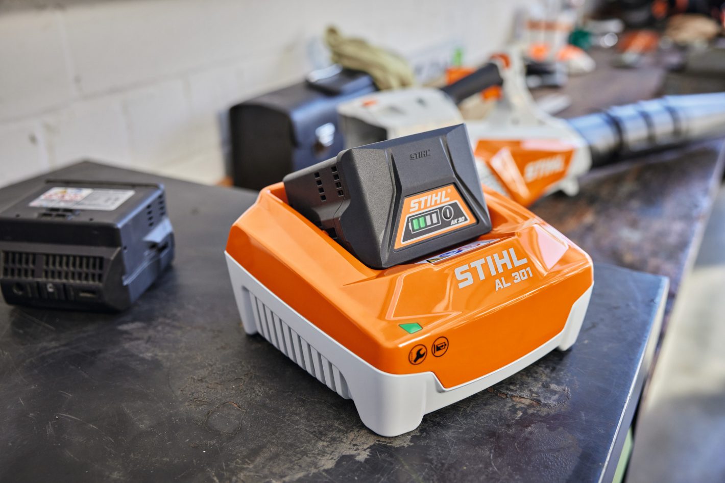 STIHL EA094305506 AL301 High Speed Battery Charger
