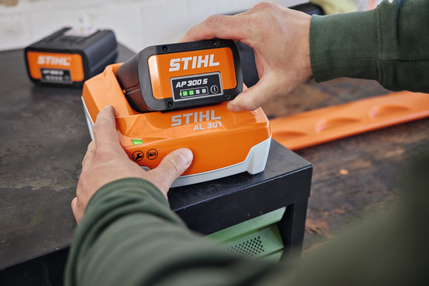 STIHL EA094305506 AL301 High Speed Battery Charger