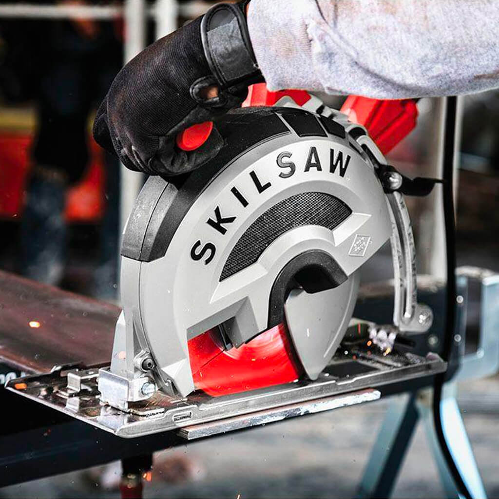 SKILSAW SPT78MMC-22/01 8in. Outlaw Worm Drive Circular Saw With FREE Blade